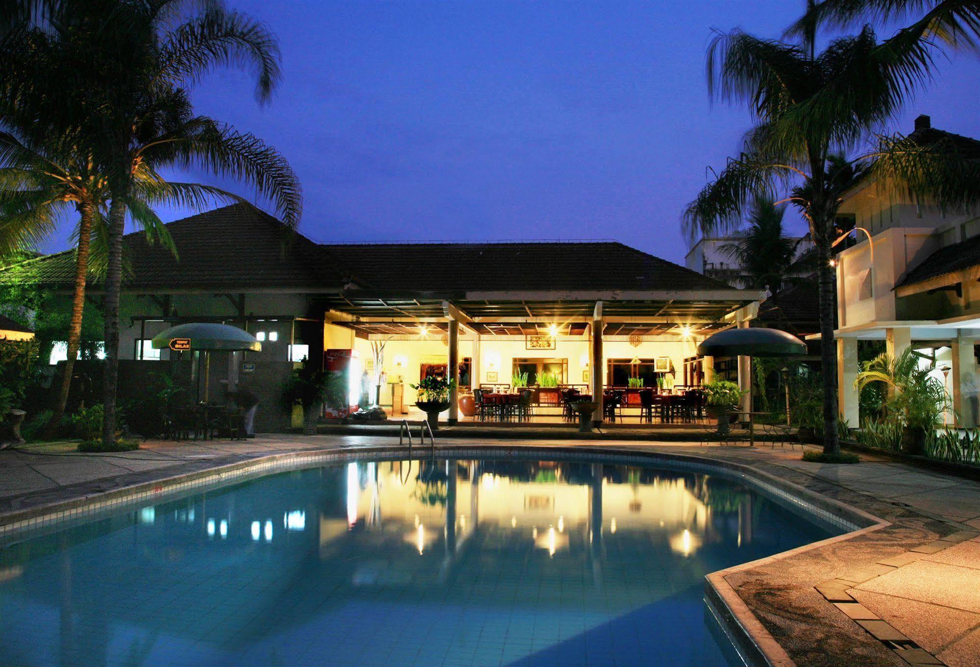 Hotel Montana Dua Malang Exterior foto